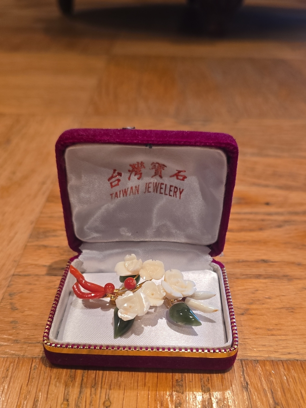 Cream Floral Jade Brooch
